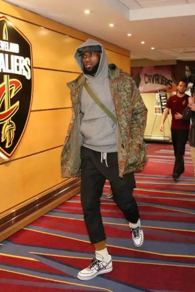 意甲：尤文客场3-0轻取卡利亚里（意甲战报：尤文客场3比0完胜卡利亚里）