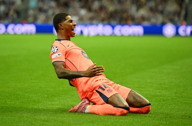 枪手是夺冠热门？萨卡：不能被人们的言论左右，我只专注当下（阿森纳被看好夺冠？萨卡：不受舆论左右，只专注眼前）