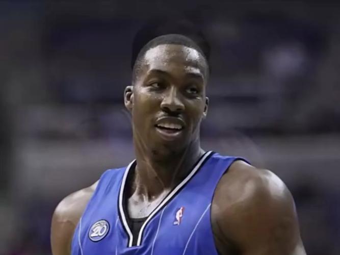 复出状态不错！库里首节6中4拿到10分（库里复出手感火热：首节6投4中拿下10分）