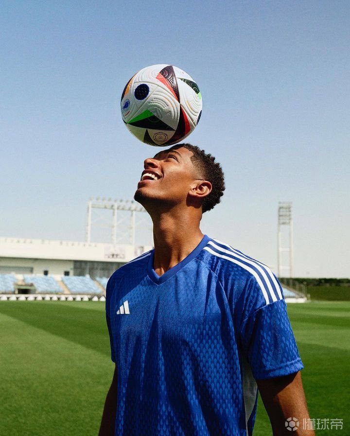 图片报：拜仁内部认为诺伊尔将续约一年，乌尔比希是他接班人（图片报称：拜仁倾向与诺伊尔续约一年，乌尔比希被视为接班人）